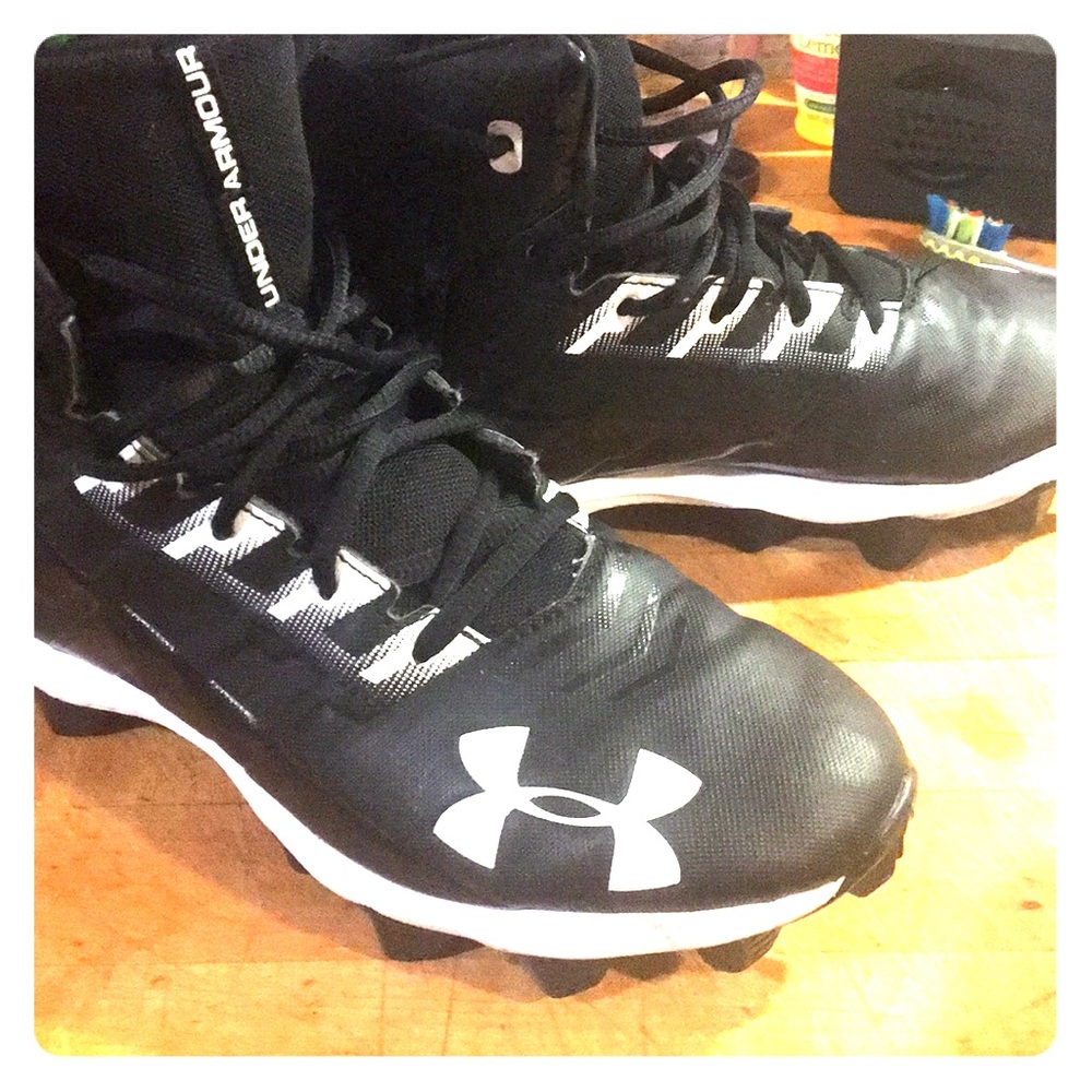 Youth cleats